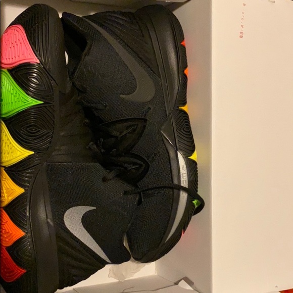 Kyries 5 - Picture 2 of 4